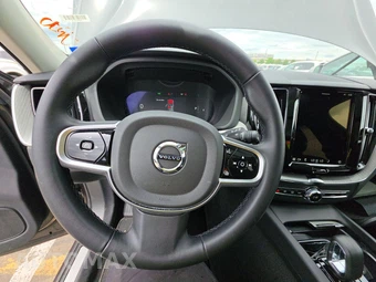 2025 Volvo XC60 B5 Plus - miniatura 10