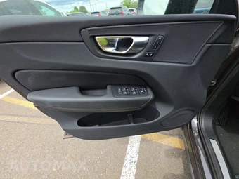 2025 Volvo XC60 B5 Plus - miniatura 9