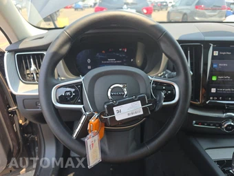 2025 Volvo XC60 B5 Plus – miniatura 10