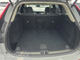 2025 Volvo XC60 B5 Plus – miniatura 16