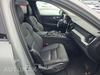 2025 Volvo XC60 B5 Plus – miniatura 8