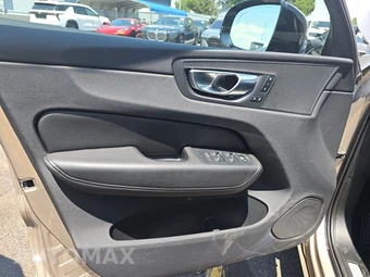 2025 Volvo XC60 B5 Plus - miniatura 9