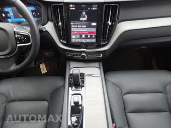 2025 Volvo XC60 B5 Plus - miniatura 11
