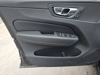 2025 Volvo XC60 B5 Plus - miniatura 9