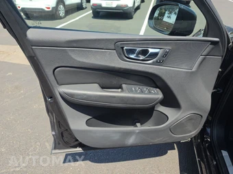 2025 Volvo XC60 B5 Plus – miniatura 9