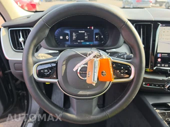 2025 Volvo XC60 B5 Plus - miniatura 10