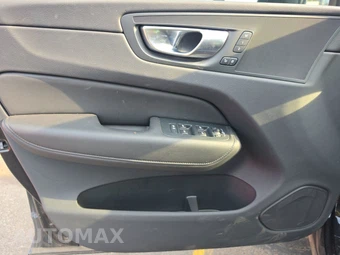 2025 Volvo XC60 B5 Plus - miniatura 9
