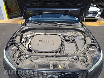 2025 Volvo XC60 B5 Plus – miniatura 15