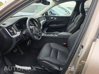 2025 Volvo XC60 B5 Plus – miniatura 7