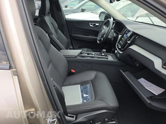 2025 Volvo XC60 B5 Plus – miniatura 8