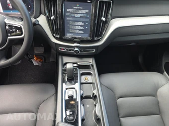 2025 Volvo XC60 B5 Plus – miniatura 11