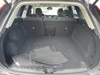 2025 Volvo XC60 B5 Plus – miniatura 16