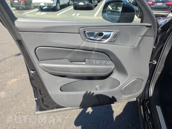 2025 Volvo XC60 B5 Plus – miniatura 9