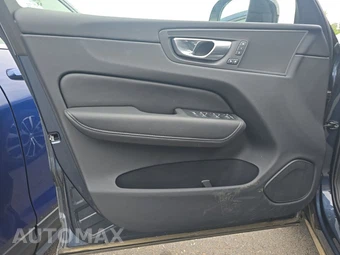 2025 Volvo XC60 B5 Plus – miniatura 9