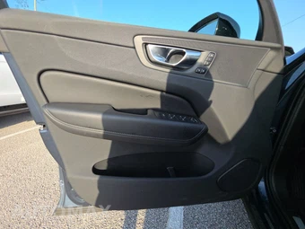 2025 Volvo XC60 B5 Plus – miniatura 9