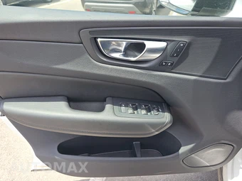 2025 Volvo XC60 B5 Plus – miniatura 9