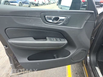 2025 Volvo XC60 B5 Plus - miniatura 9