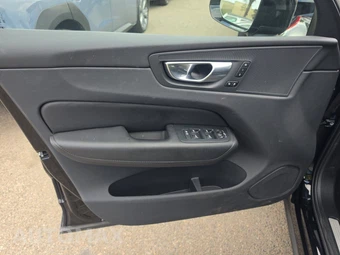 2025 Volvo XC60 B5 Plus – miniatura 9
