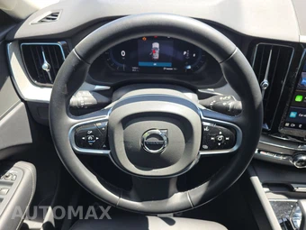2025 Volvo XC60 B5 Plus – miniatura 10