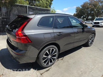 2025 Volvo XC60 B5 Plus – miniatura 4