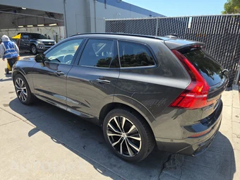 2025 Volvo XC60 B5 Plus – miniatura 6