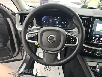 2025 Volvo XC60 B5 Plus - miniatura 10