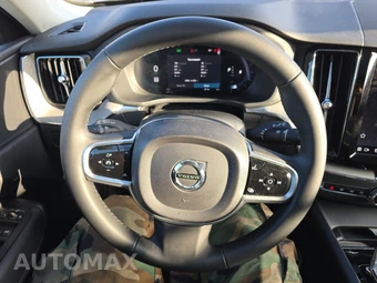 2025 Volvo XC60 B5 Plus – miniatura 16
