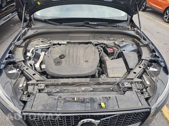 2025 Volvo XC60 B5 Plus – miniatura 15