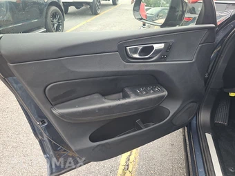 2025 Volvo XC60 B5 Plus – miniatura 9