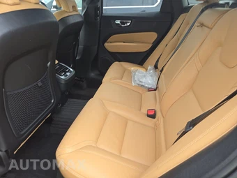 2025 Volvo XC60 B5 Ultra - miniatura 13