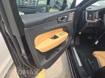 2025 Volvo XC60 B5 Ultra - miniatura 9