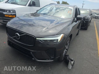 2025 Volvo XC60 Core Dark Theme