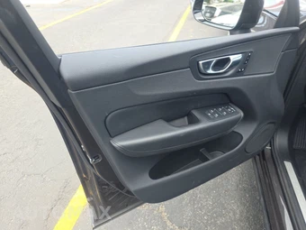 2025 Volvo XC60 Core Dark Theme - miniatura 9