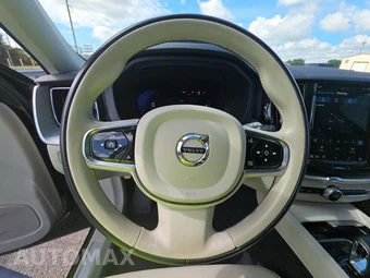 2025 Volvo XC60 Plug-In Hybrid T8 Plus - miniatura 10