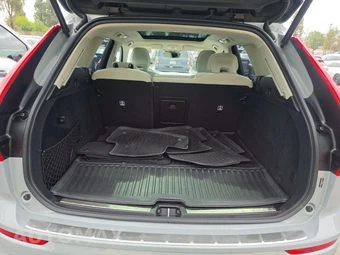 2025 Volvo XC60 Plug-In Hybrid T8 Ultra - miniatura 16