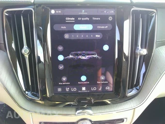 2025 Volvo XC60 Plug-In Hybrid T8 Ultra - miniatura 24