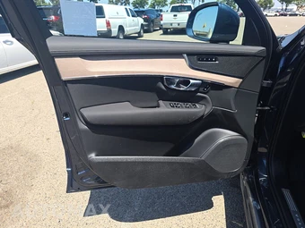 2025 Volvo XC90 Core 7-Passenger - miniatura 9