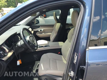2025 Volvo XC90 Core 7-Passenger – miniatura 7