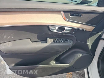2025 Volvo XC90 Core 7-Passenger – miniatura 9