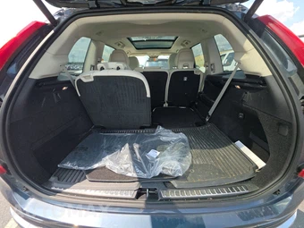 2025 Volvo XC90 Core 7-Passenger – miniatura 17