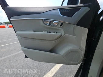 2025 Volvo XC90 Core 7-Passenger – miniatura 9