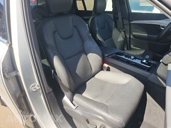 2025 Volvo XC90 Core 7-Passenger – miniatura 14