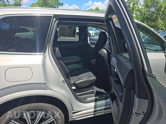 2025 Volvo XC90 Core 7-Passenger – miniatura 14