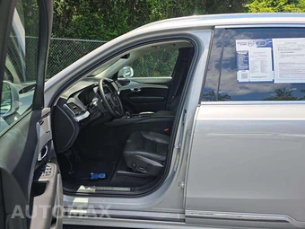 2025 Volvo XC90 Core 7-Passenger – miniatura 3