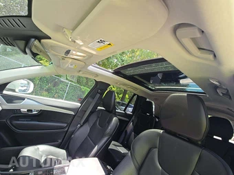 2025 Volvo XC90 Core 7-Passenger – miniatura 8