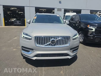 2025 Volvo XC90 Core 7-Passenger – miniatura 2