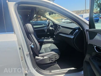 2025 Volvo XC90 Core 7-Passenger – miniatura 8