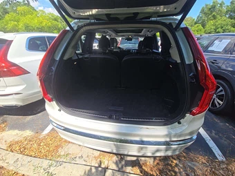 2025 Volvo XC90 Core 7-Passenger – miniatura 15
