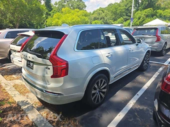 2025 Volvo XC90 Core 7-Passenger – miniatura 3
