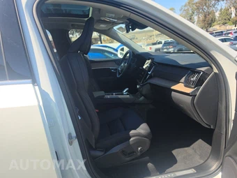 2025 Volvo XC90 Plug-In Hybrid Plus 7-Passenger – miniatura 8